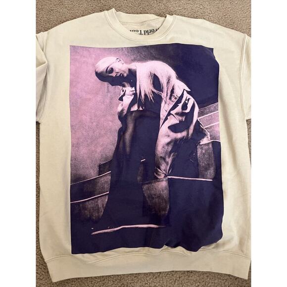 Ariana Grande Live In Concert Sweetener Tour 2019 Sweatshirt Size L. Perfect! - Picture 2 of 5